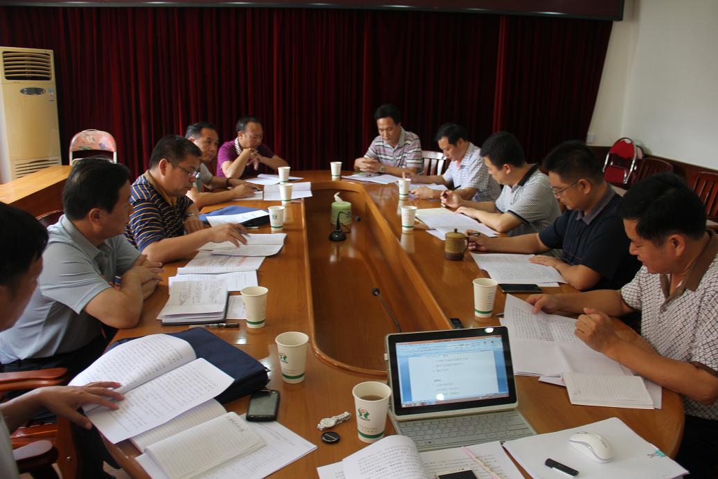 ͼΪ��������������쵼��չ��̸��