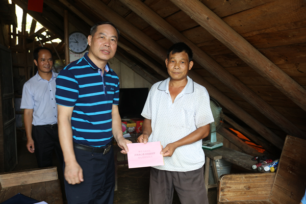 ������ǡ�Ժ��ʯ�ҹ�Ϊƶ��������500Ԫ�ֽ�